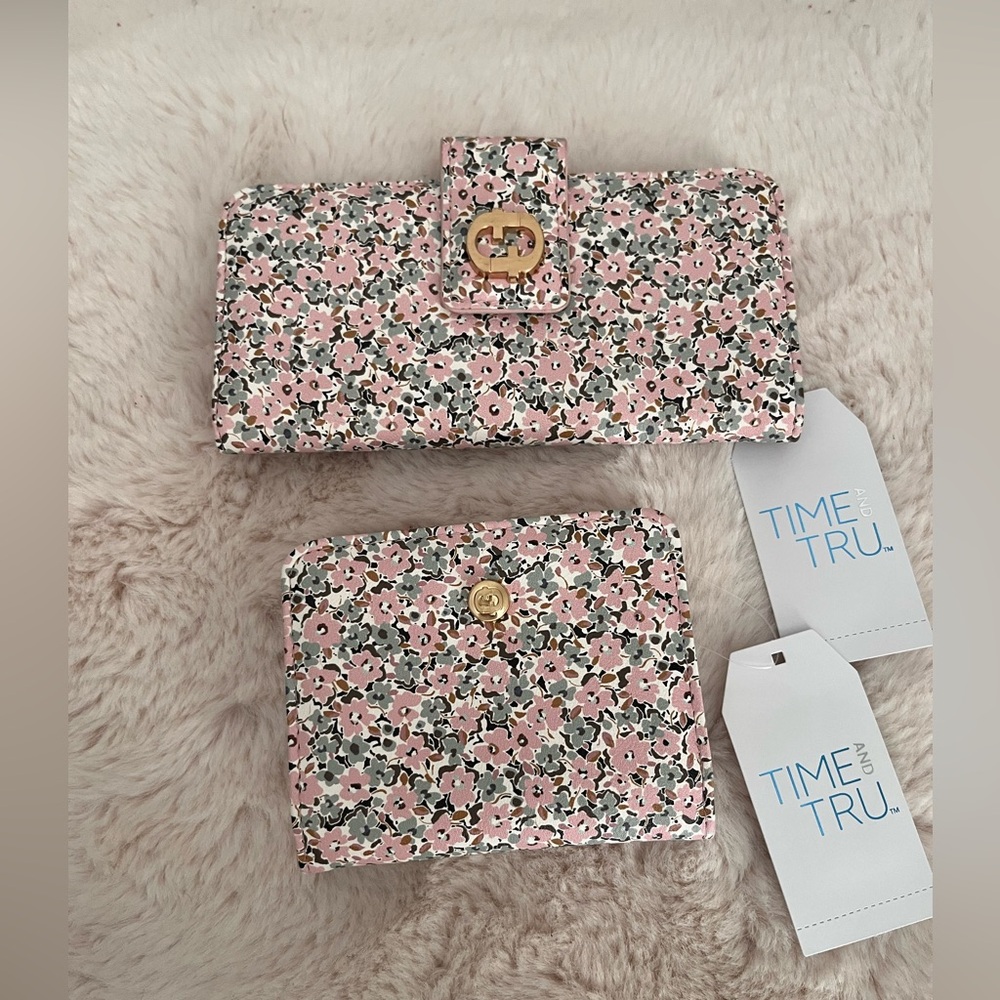 Time and Tru Women's Floral Wallet Set